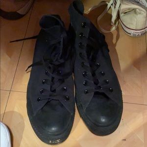 Black Hi Top converse